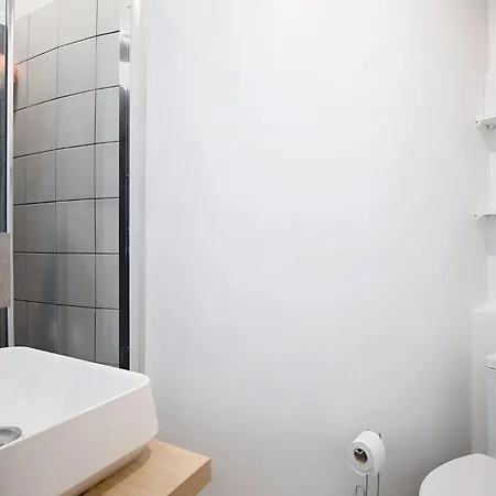 Guestready - Bright & Charming In La Roquette Appartement Parijs